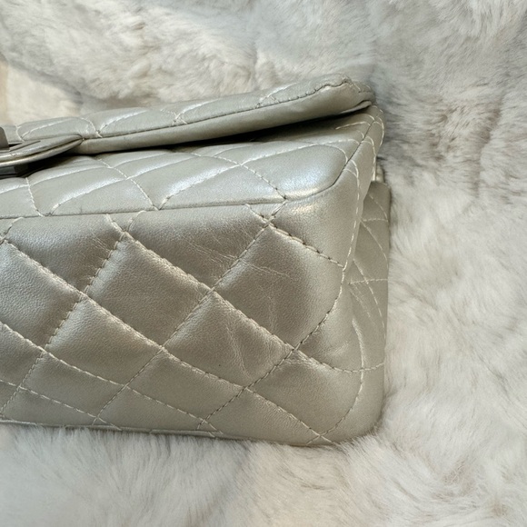 Chanel 2.55 Reissue 226 Silver Flap Bag - Picture 8 of 15